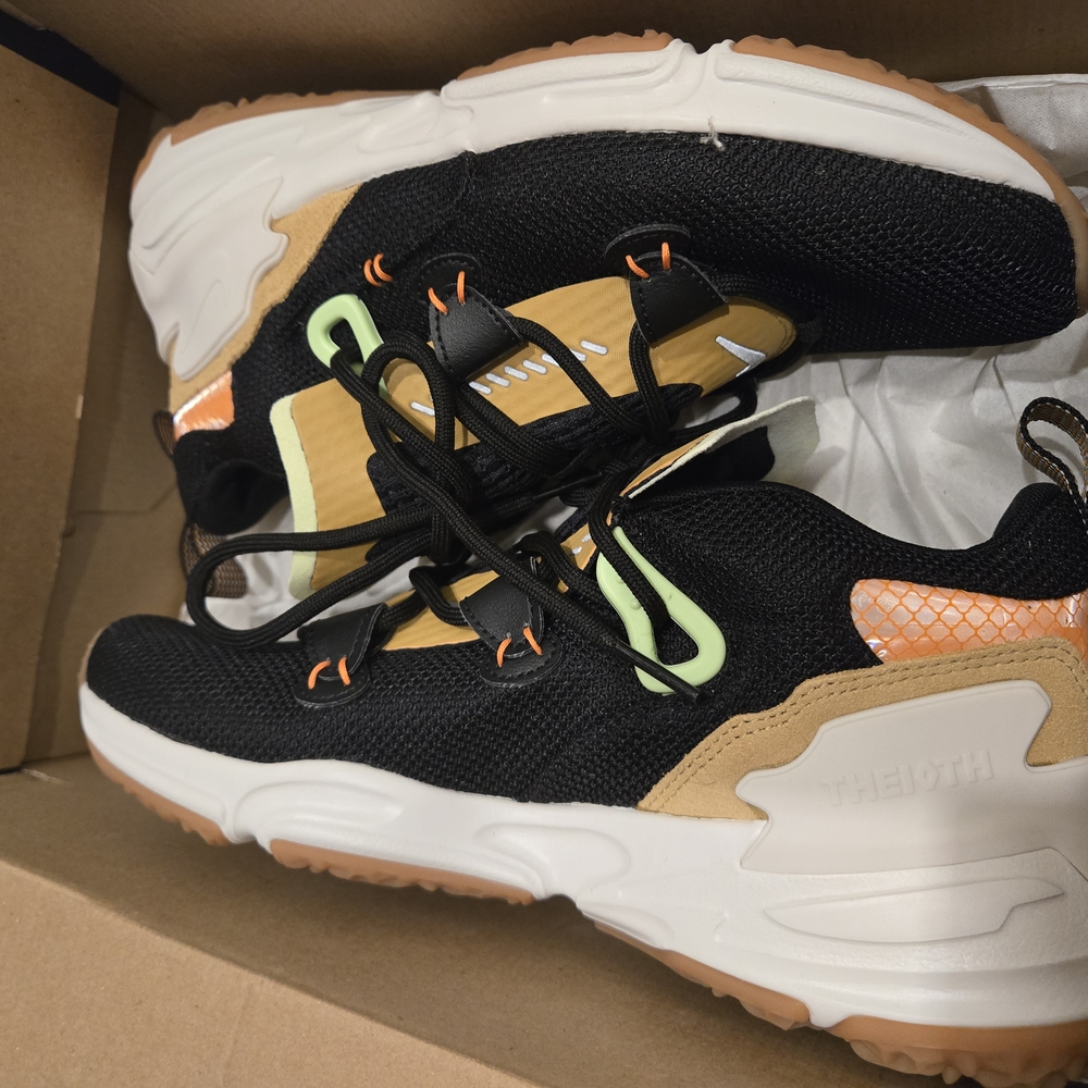 Nike THEIOTH Athletic Sneakers